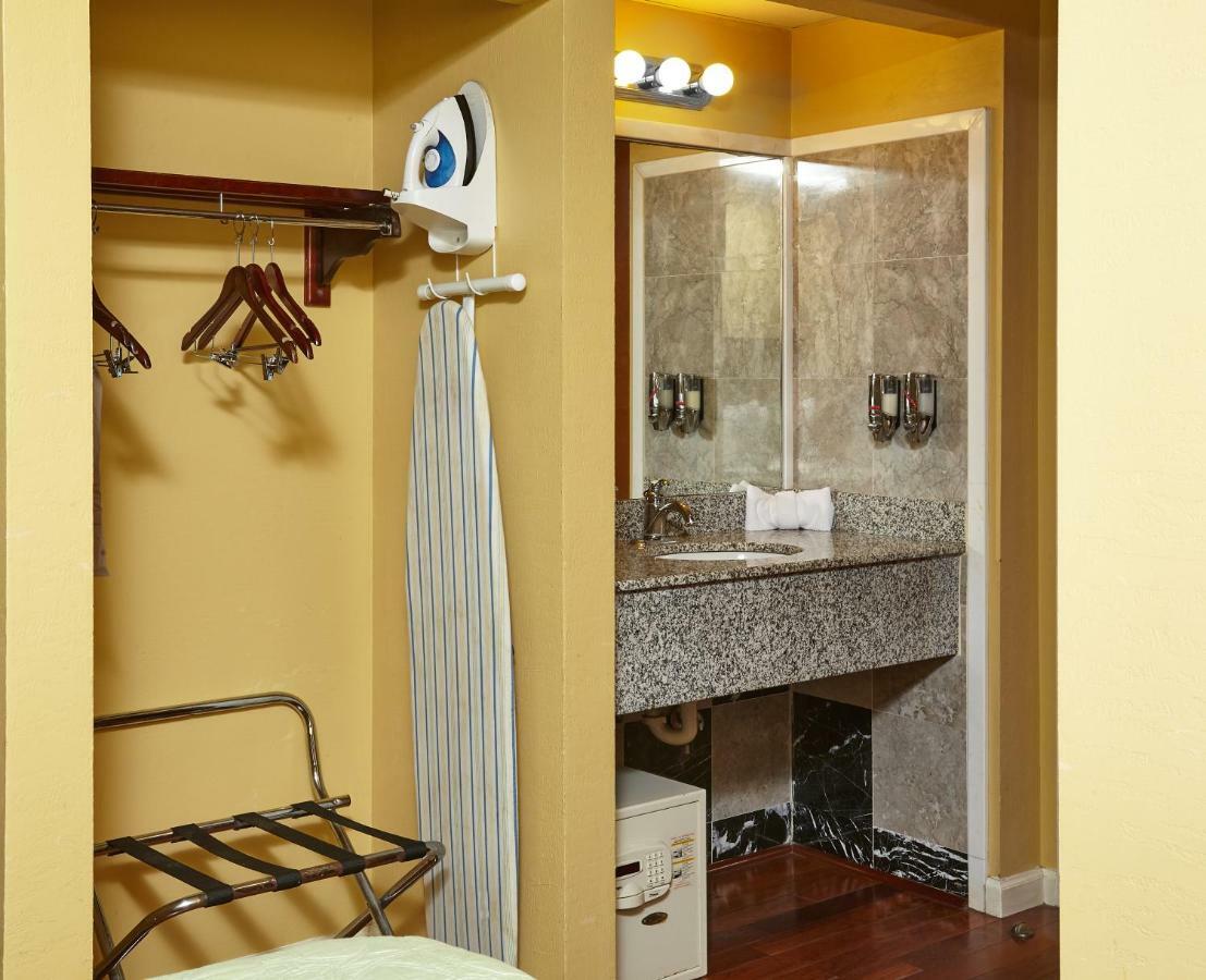 Ocean Inn & Suites St. Simons Island Екстер'єр фото