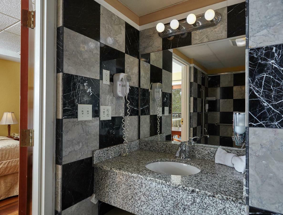 Ocean Inn & Suites St. Simons Island Екстер'єр фото