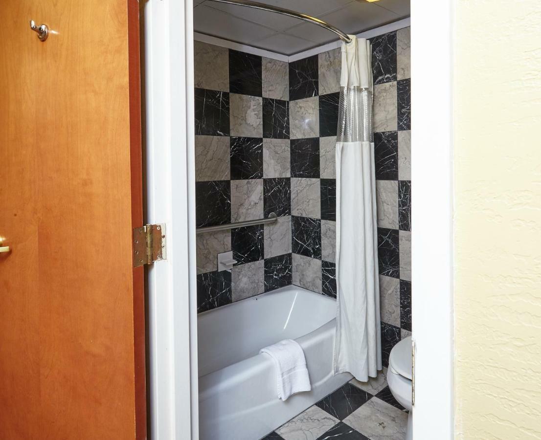 Ocean Inn & Suites St. Simons Island Екстер'єр фото